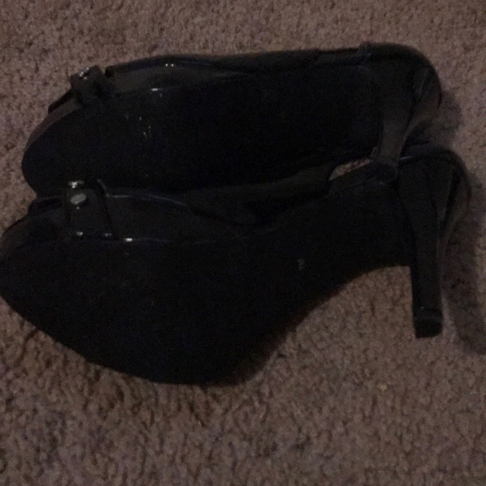 G by guess black pumps - Picture 3 of 4